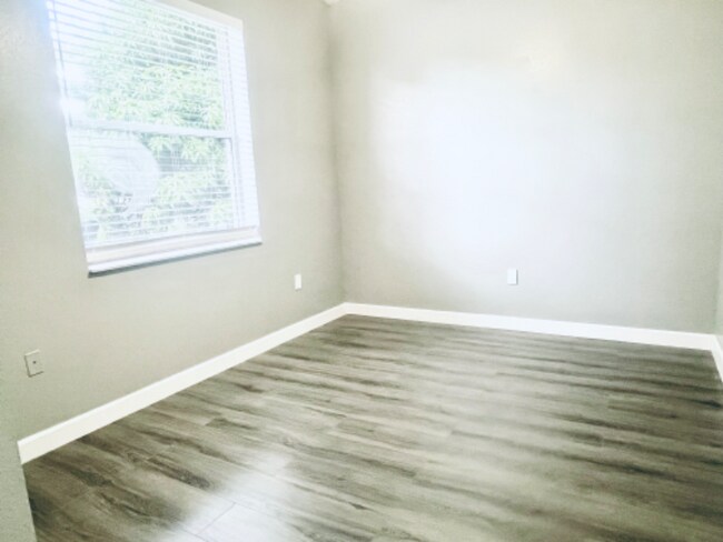 Building Photo - 6408 Sleepy Hollow Dr