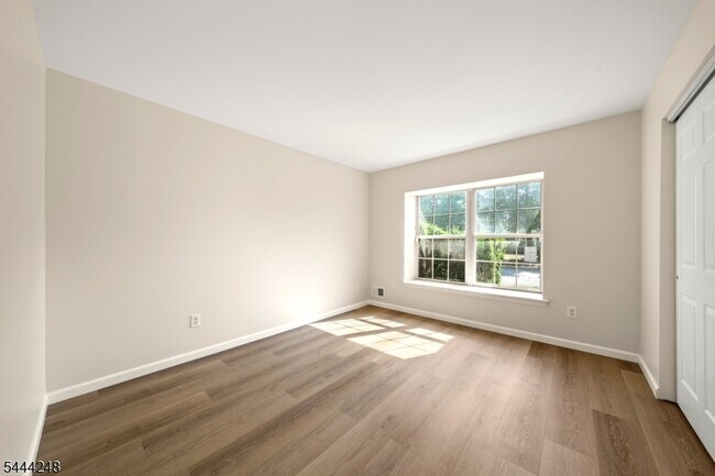 Building Photo - 123 Harrow Dr