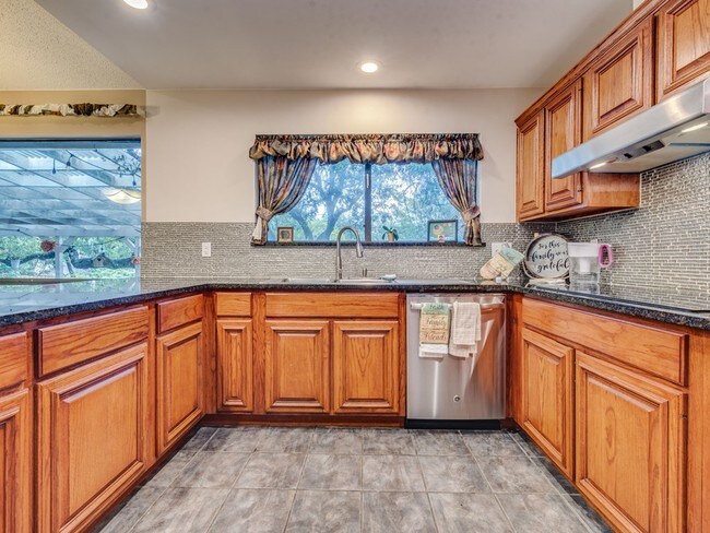 Building Photo - 9305 Springwood Dr