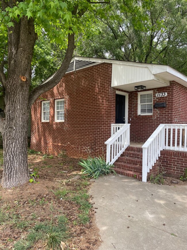 Primary Photo - 1133 Waughtown St