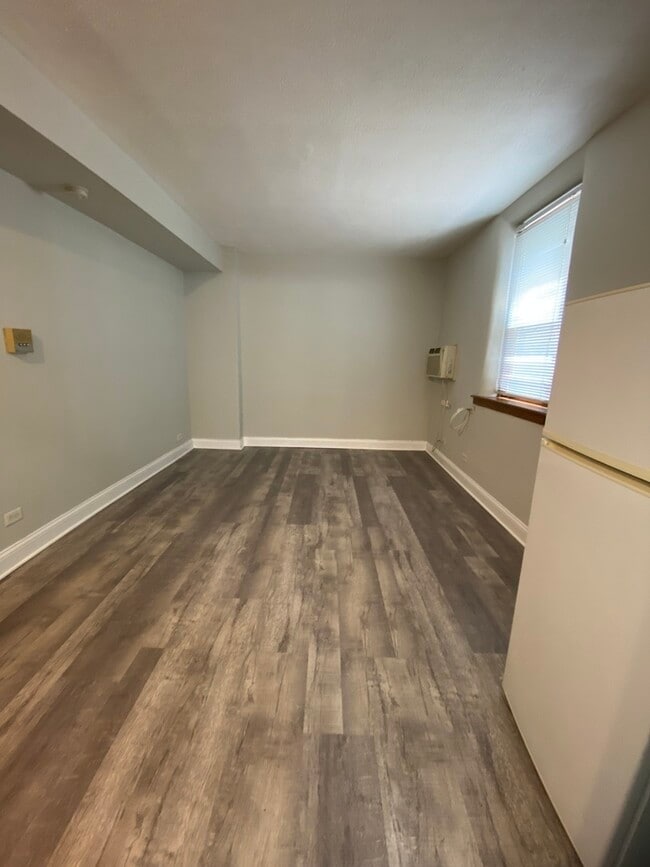 Building Photo - 3524 N Marshfield Ave