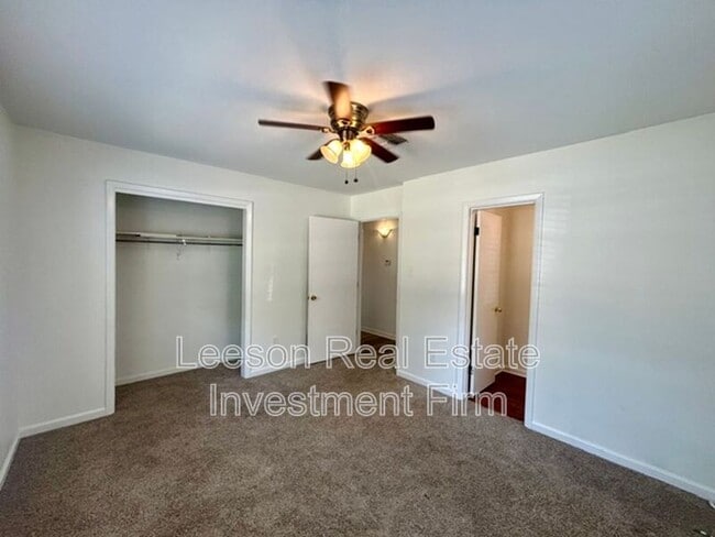 Building Photo - 3235 Caroline Dr