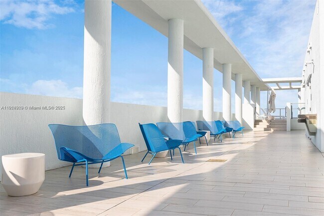 Building Photo - 1600 SW 1st Ave