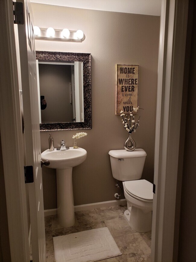 Building Photo - Looking For Convenience? Well, Look No Further!