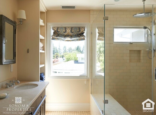 Building Photo - Stunning Furnished Eastside Home