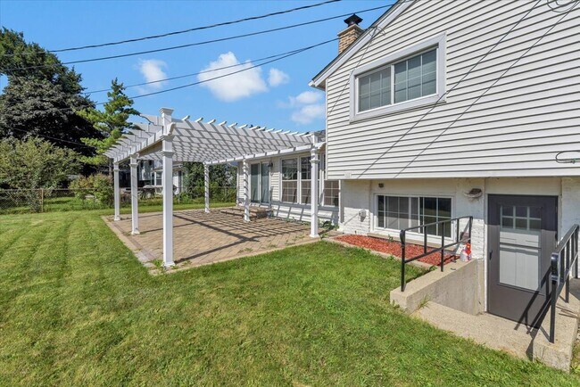 Building Photo - 1719 W Lexington Dr