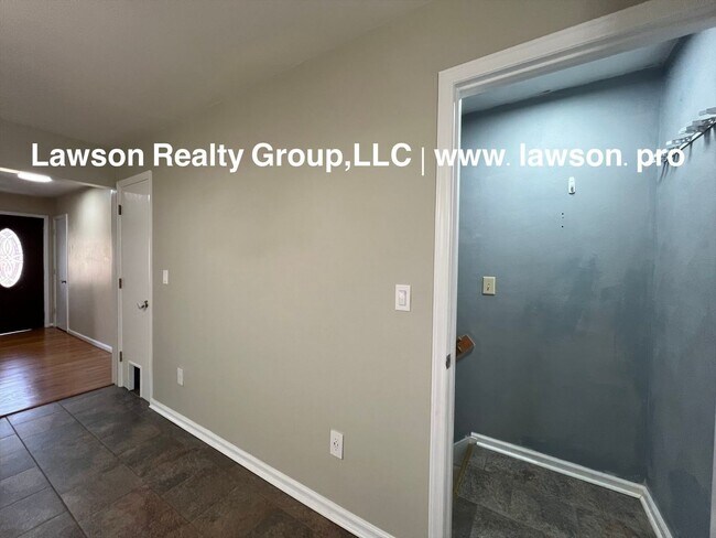 Building Photo - Peaceful Retreat with Outdoor Space-Botetourt County