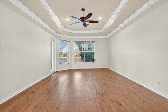 Building Photo - 7145 Veneto Dr