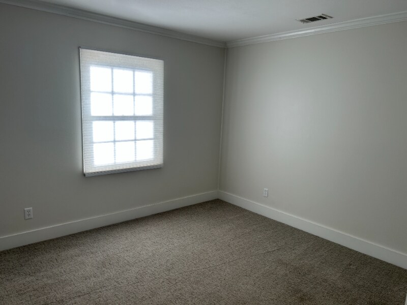 Building Photo - 3073 Colonial Way