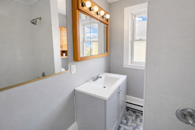 Building Photo - 1309 Linden Ave