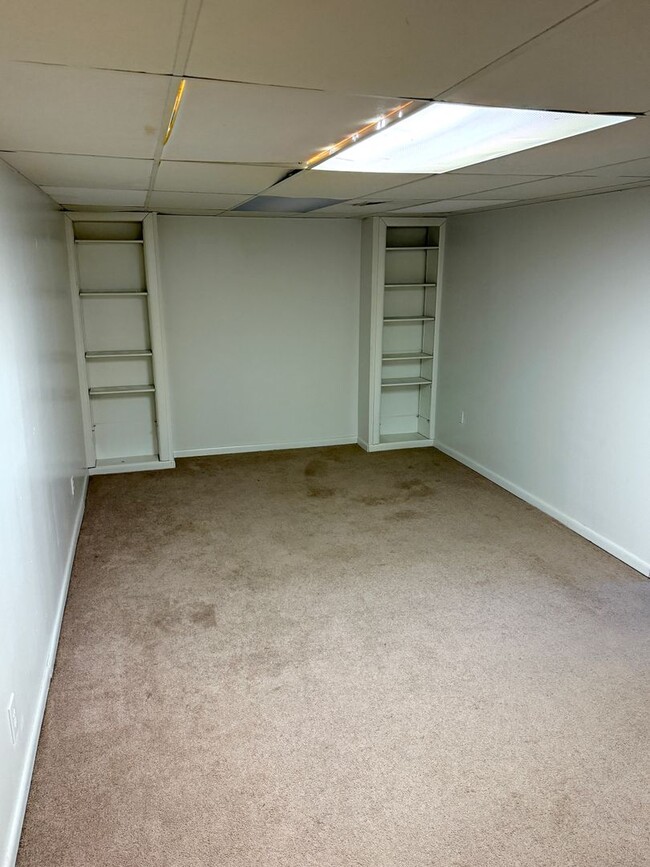 Building Photo - Newly Renovated! - 2 Bedroom, 1.5 Bathroom Condo In Van Buren Twp, Mi