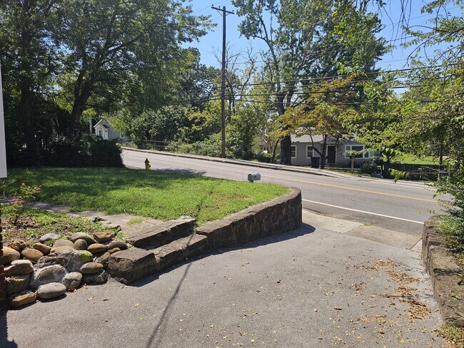 Building Photo - 2806 Whittle Springs Rd