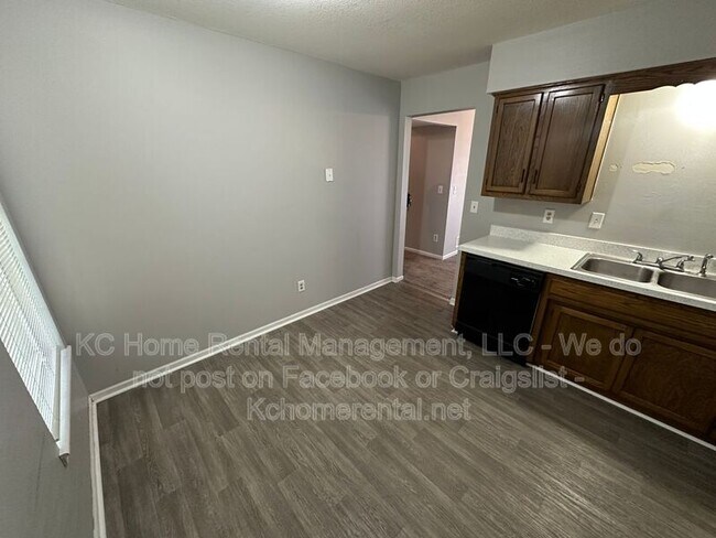 Building Photo - 211 Barr Rd