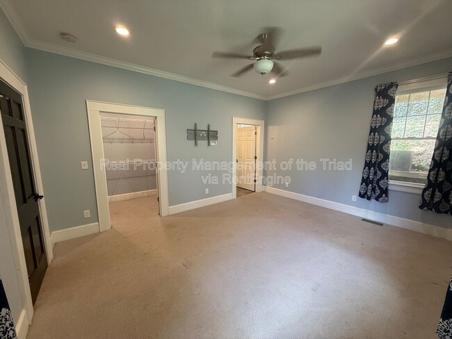 Building Photo - 340 W End Blvd