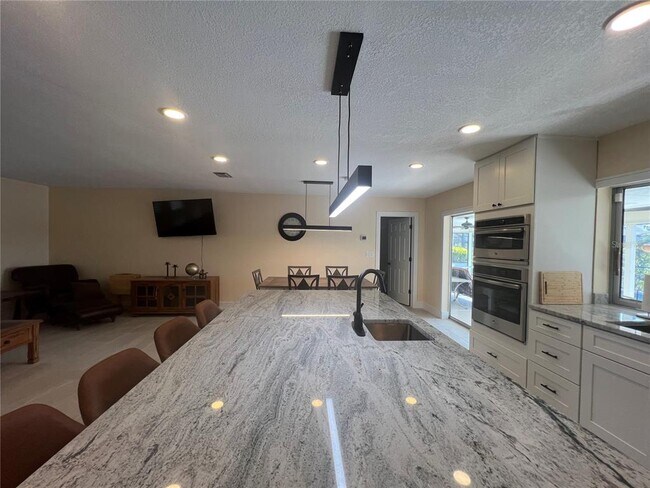 Building Photo - 2533 Rio Tiber Dr