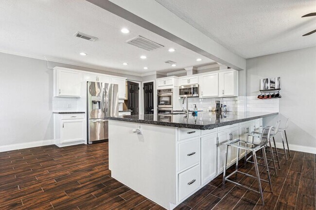 Building Photo - 5918 San Felipe St