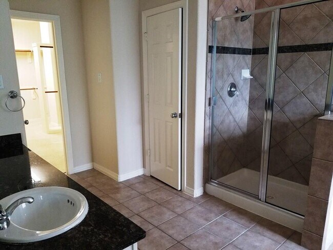 Building Photo - 3030 Royal Oaks Crest