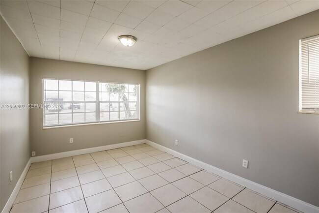 Building Photo - 7171 SW 10th Ct