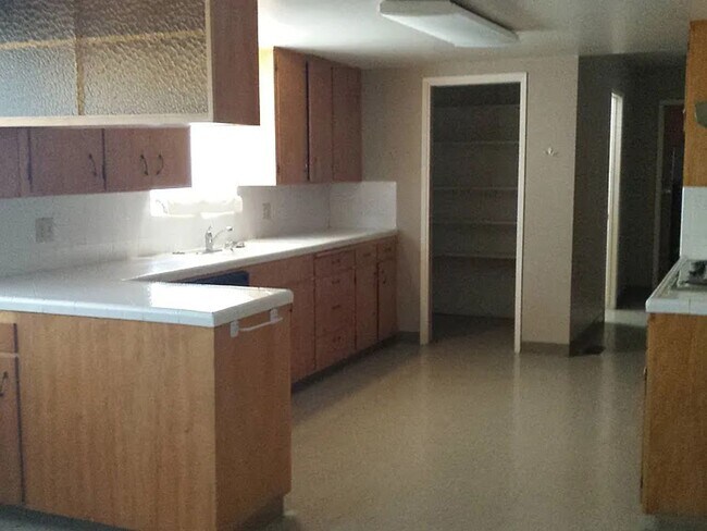 Building Photo - 3 Bedroom 2 Bath Country Home