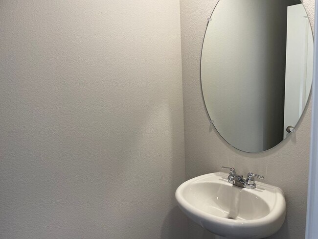 Building Photo - Stunning 4 Bed, 2.5 Bath Home with Premium Finishes, Spacious Layout, and Fenced Backyard!