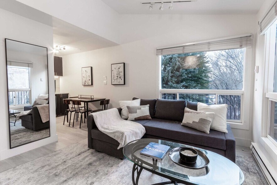 Building Photo - 900 E Hopkins Ave