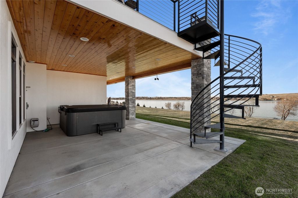 Building Photo - 5874 Panorama Dr NE