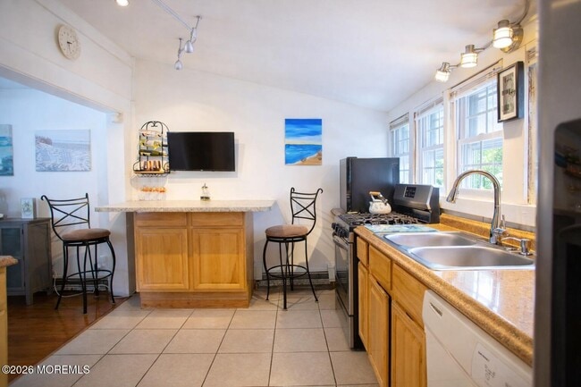 Building Photo - 201 Hamilton Ave