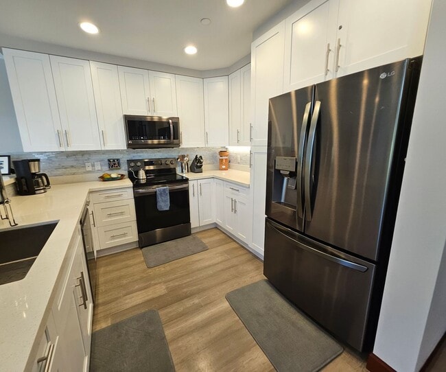 Building Photo - Turn-key Fully Furnished in Paradise Ridge...