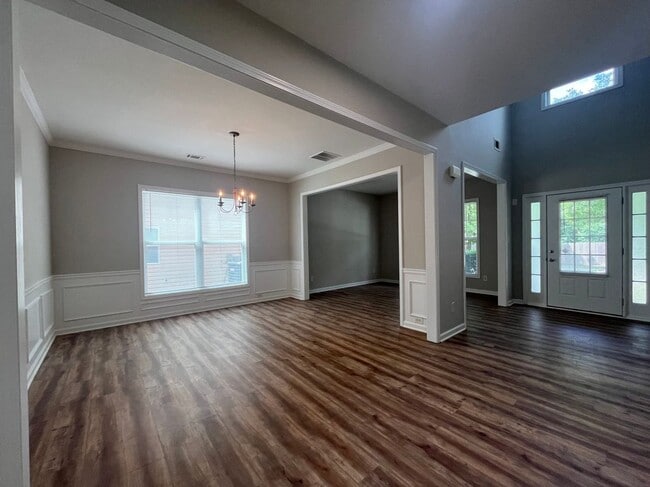 Building Photo - 2501 Southhaven Ln