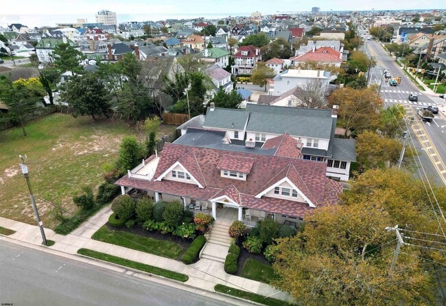 Building Photo - 2 S Dudley Ave