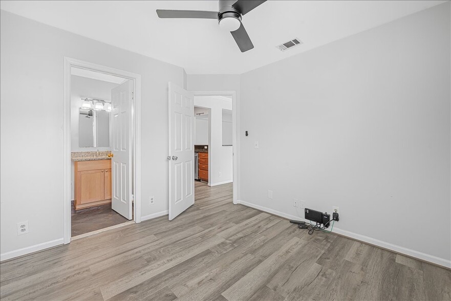Building Photo - 5820 Inman Park Cir