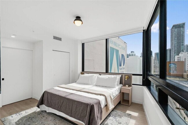 Building Photo - 225 N Miami Ave