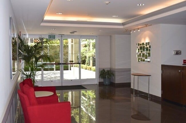 Building Photo - Mid-Term Occupancy, Telegraph Hill Furnished Condo- 1 Car Parking- 24 Hour Doorman - Fitness Center