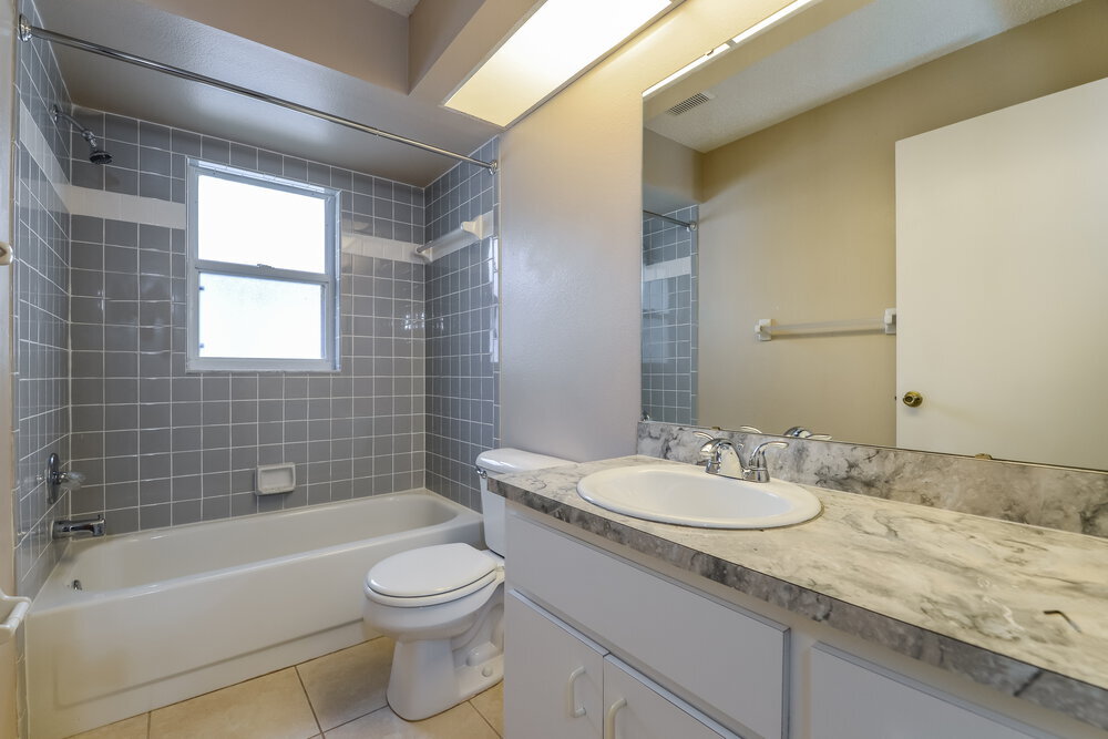 Building Photo - 1205 Oak Trace Dr