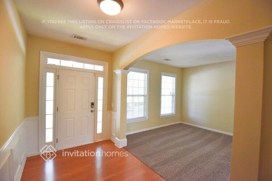 Building Photo - 2716 Sandalwood Cir