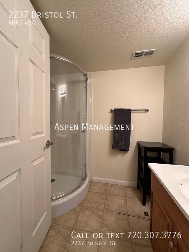 Building Photo - 2237 Bristol St