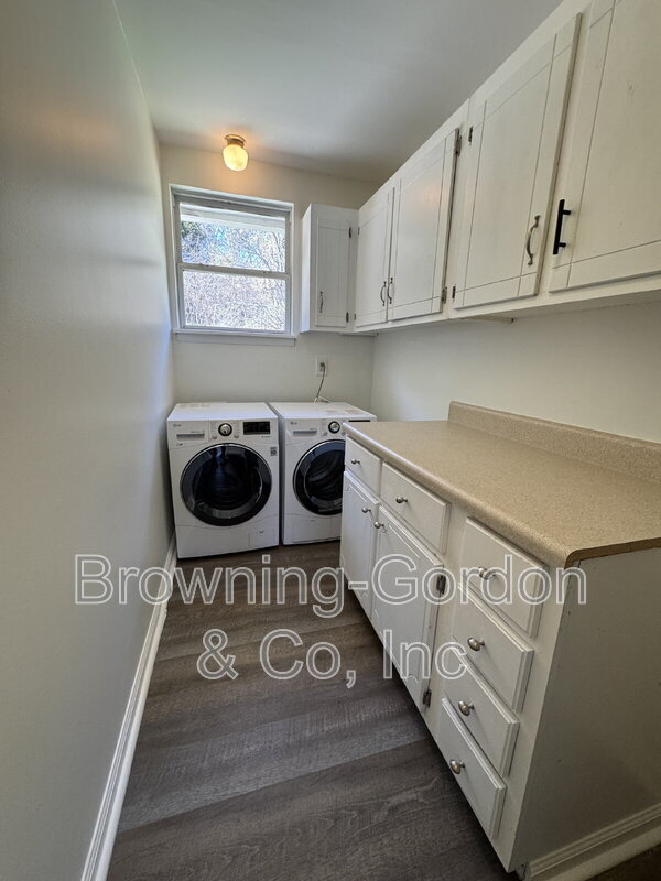 Building Photo - 544 Phipps Dr