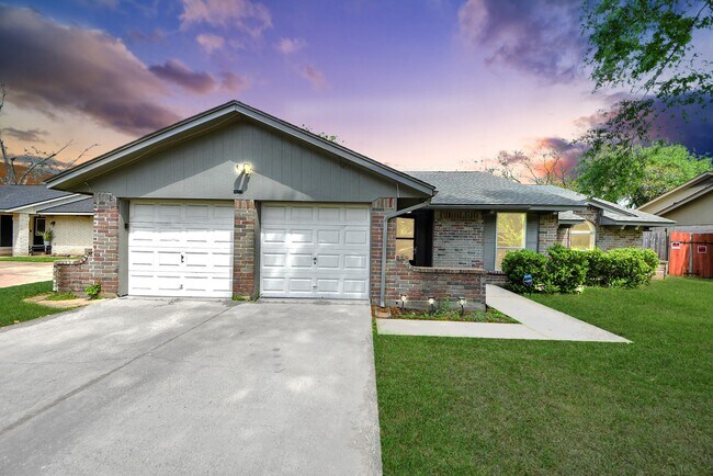 Building Photo - 10327 Sageburrow Dr