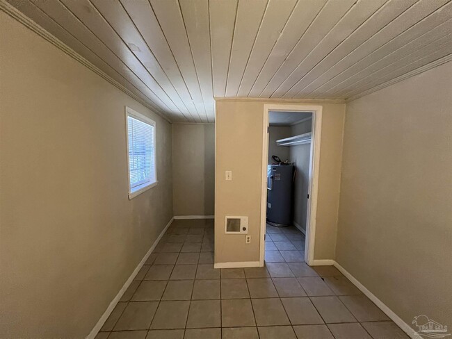 Building Photo - 1036 Hawthorn Dr