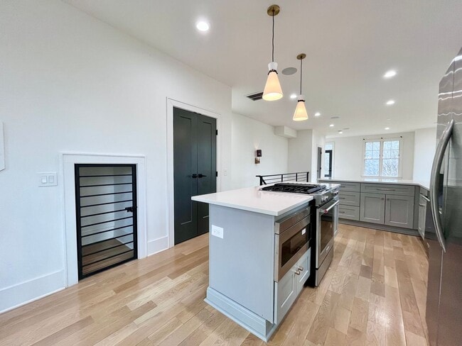 Building Photo - 614 West Blvd