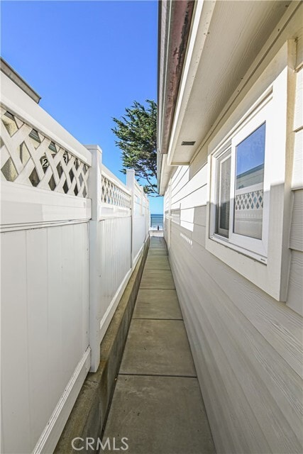 Building Photo - 2814 Studio Dr