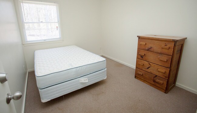 Furnished bedroom 4 - 1218 Mountain View Dr
