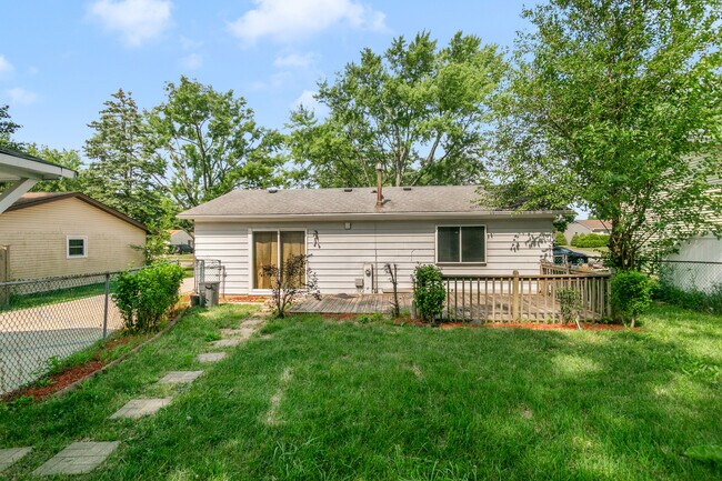 Building Photo - 164 Galewood Dr