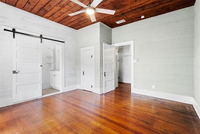 Building Photo - 108 N Ave B