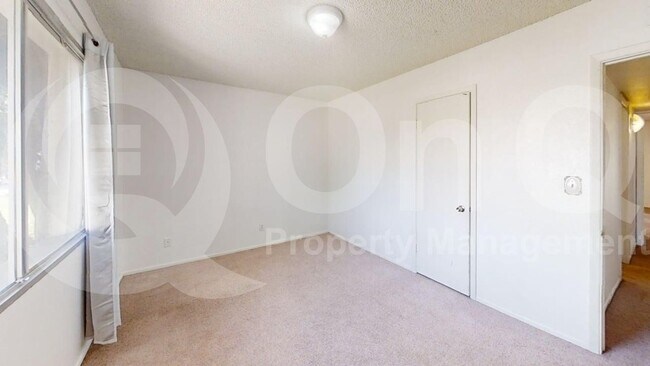 Building Photo - 570 N Villa Nueva Dr