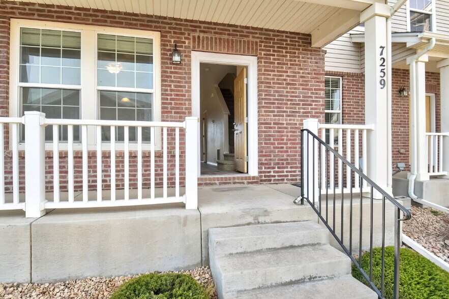 Building Photo - Move-In Ready 2-Bedroom with Central A/C –...