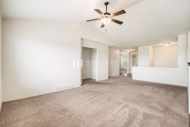 Building Photo - Ranch Townhome in Shadow View
