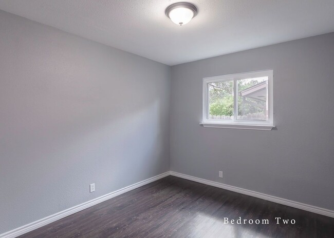 Building Photo - Beautifully remodeled 4 bedroom!