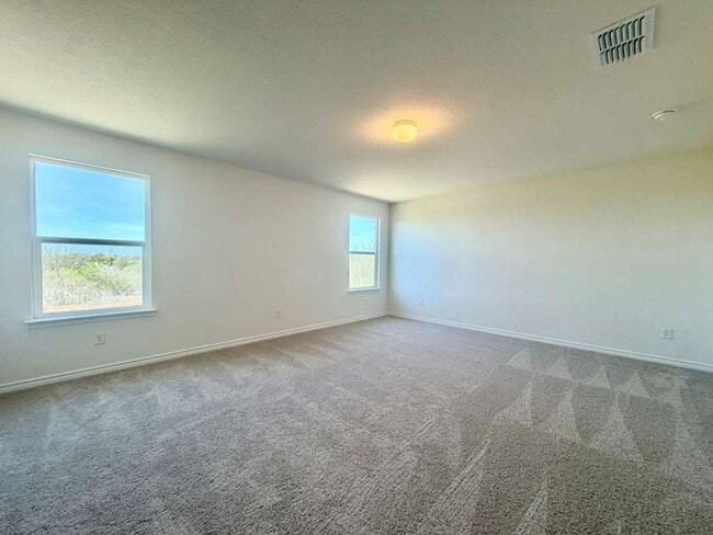 Building Photo - Modern Comfort Meets Style in Mariposa Manor