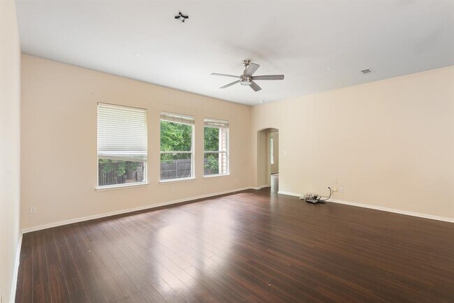 Building Photo - 1511 Weatherford Dr